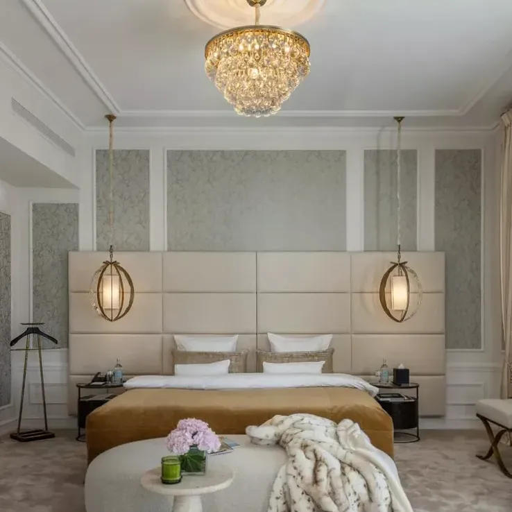 Façade élégante de l'hôtel dans un style scandinave