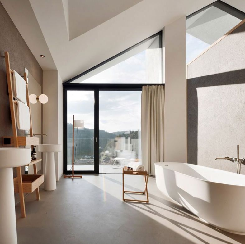 Salle de bain de suite avec détails de luxe